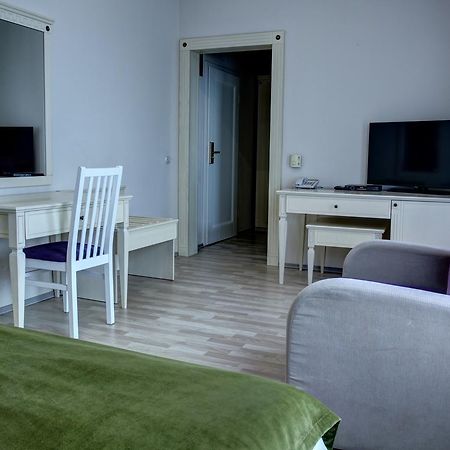 Hotel Gorenje Приштина Экстерьер фото