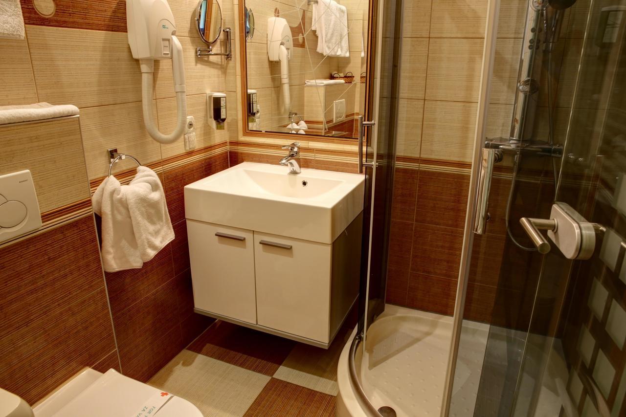 Hotel Gorenje Приштина Экстерьер фото