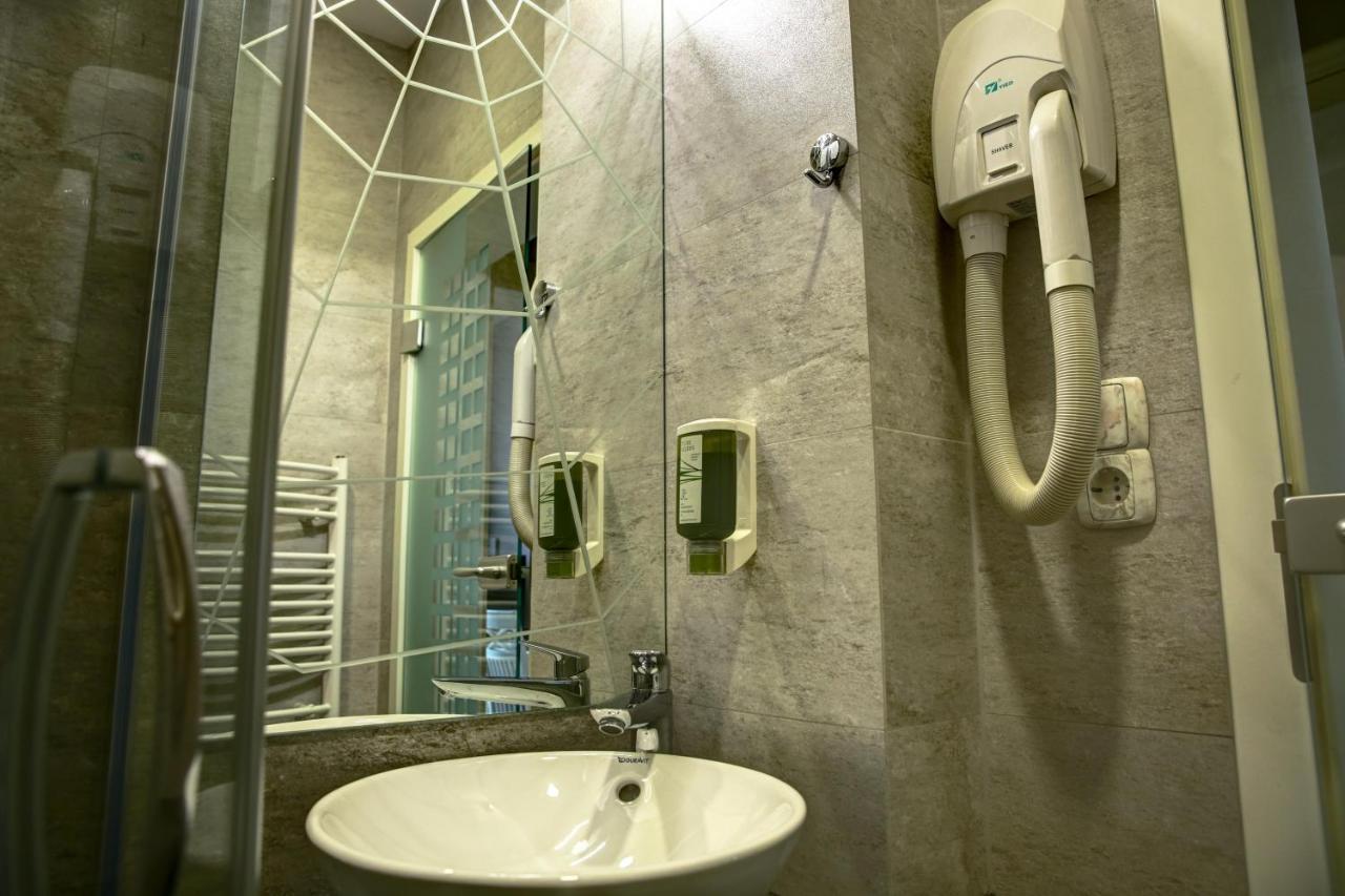 Hotel Gorenje Приштина Экстерьер фото